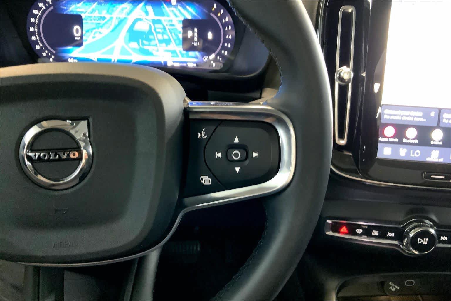 Used 2023 Volvo XC40 B5 Plus w/ Protection Package Premier AWD/4WD image 24