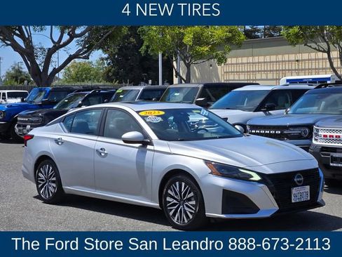Used 2023 Nissan Altima 2.5 SV w/ SV Premium Package FWD image 3