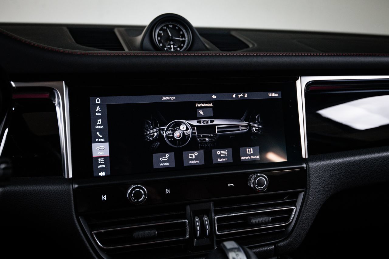 Certified 2023 Porsche Macan S AWD/4WD image 18