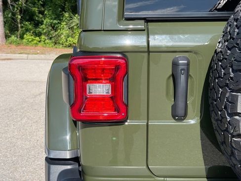Used 2021 Jeep Wrangler Unlimited Rubicon AWD/4WD image 10