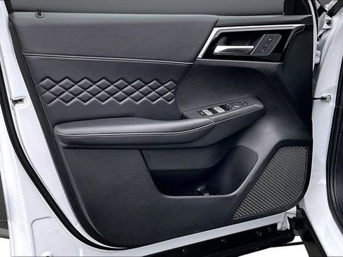 Used 2024 Mitsubishi Outlander SEL Black Edition image 19