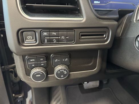 Used 2023 Chevrolet Tahoe Premier AWD/4WD image 18