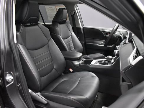 Used 2023 Toyota RAV4 XLE Premium image 14