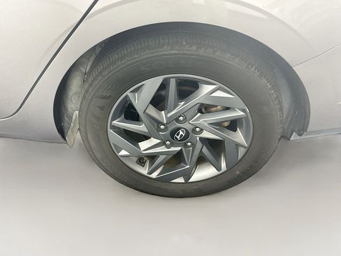 Used 2024 Hyundai Elantra SEL FWD image 11