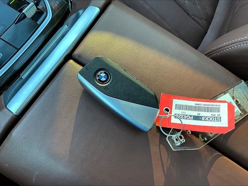 Used 2025 BMW X5 xDrive50e image 10