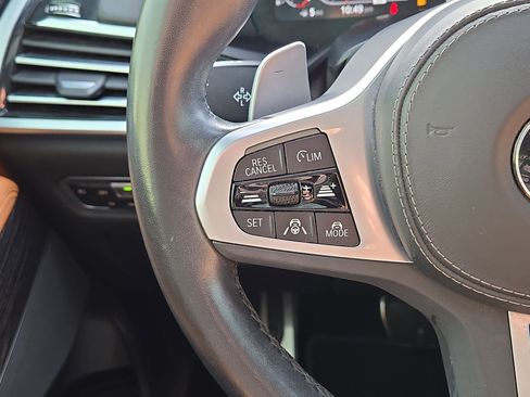 Used 2022 BMW X7 xDrive40i w/ M Sport Package image 21