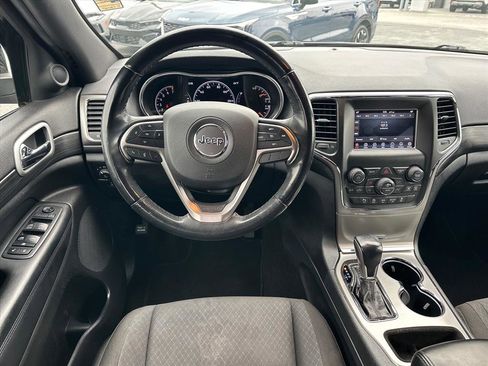 Used 2020 Jeep Grand Cherokee Laredo image 7