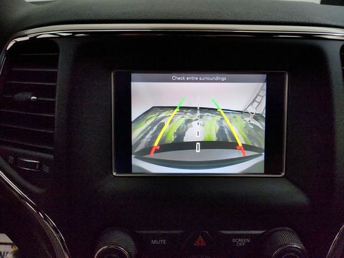 Used 2021 Jeep Grand Cherokee Laredo image 19