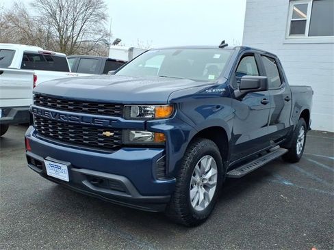 Used 2020 Chevrolet Silverado 1500 Custom w/ Custom Value Package image 3