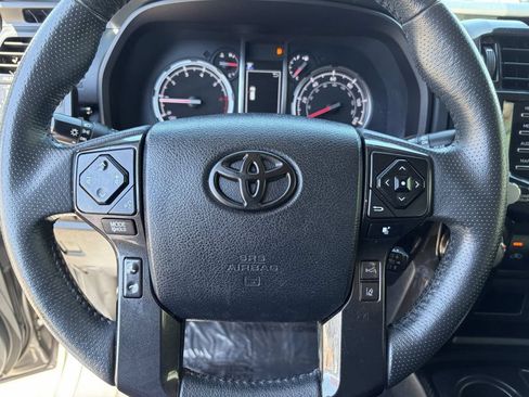 Used 2020 Toyota 4Runner TRD Off-Road Premium AWD/4WD image 38