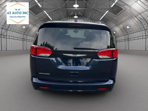 Used 2020 Chrysler Voyager Lxi FWD image 4
