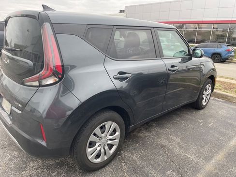 Used 2025 Kia Soul LX FWD image 3