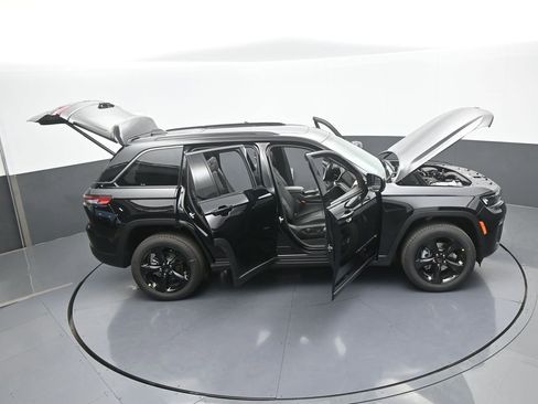 New 2026 Jeep Grand Cherokee Limited w/ Limited Altitude Package RWD image 55