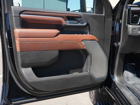 Used 2025 GMC Sierra 3500 Denali Ultimate AWD/4WD image 17