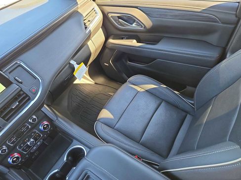 Used 2023 GMC Yukon SLT w/ SLT Premium Package image 20