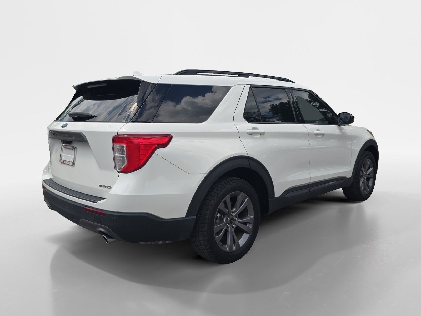Used 2022 Ford Explorer XLT w/ Equipment Group 202A AWD/4WD image 6