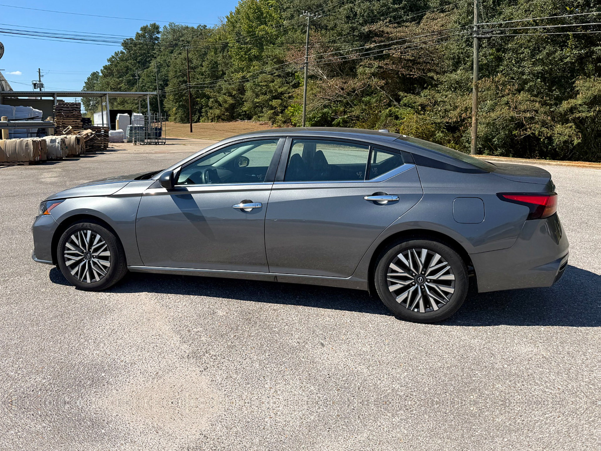 Used 2025 Nissan Altima 2.5 SV FWD image 8