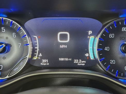 Used 2022 Chrysler Pacifica Touring-L image 14