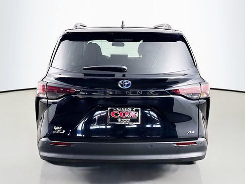 Certified 2025 Toyota Sienna XLE w/ XLE Plus Package image 6
