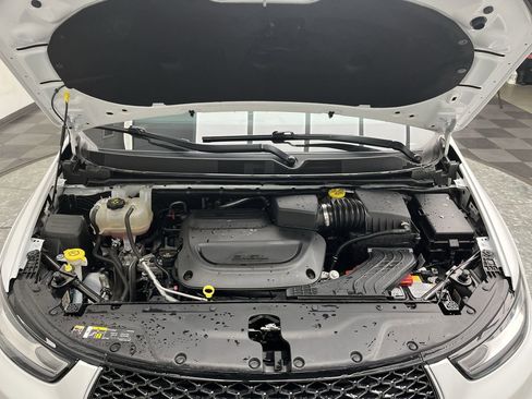 Used 2023 Chrysler Pacifica Touring FWD image 27