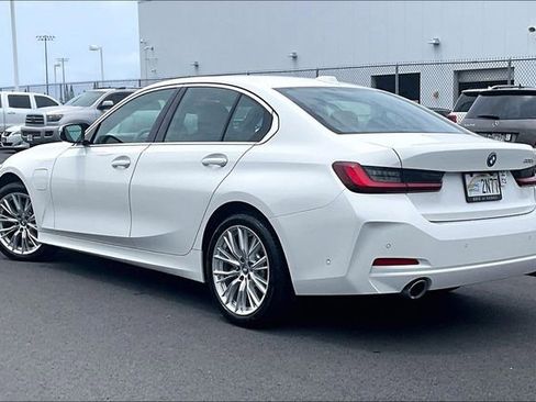 Used 2024 BMW 330e w/ Convenience Package RWD image 12