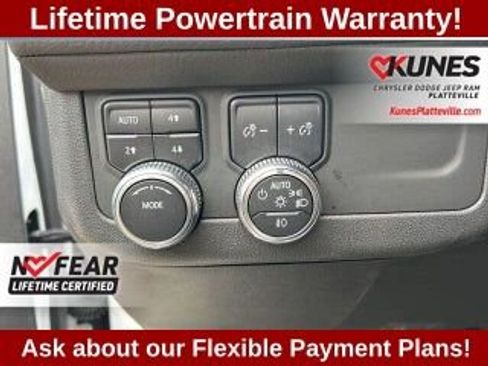 Used 2023 GMC Yukon XL Denali image 30