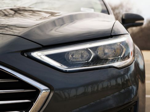 Used 2019 Ford Fusion SEL image 11