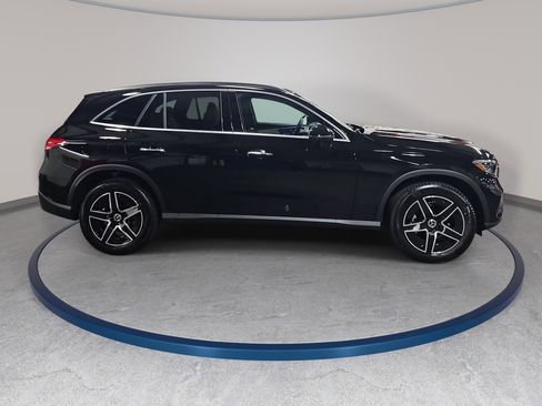 Used 2026 Mercedes-Benz GLC 300 4MATIC image 5