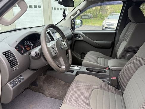 Used 2014 Nissan Frontier SV w/ SV Value Truck Package AWD/4WD image 10