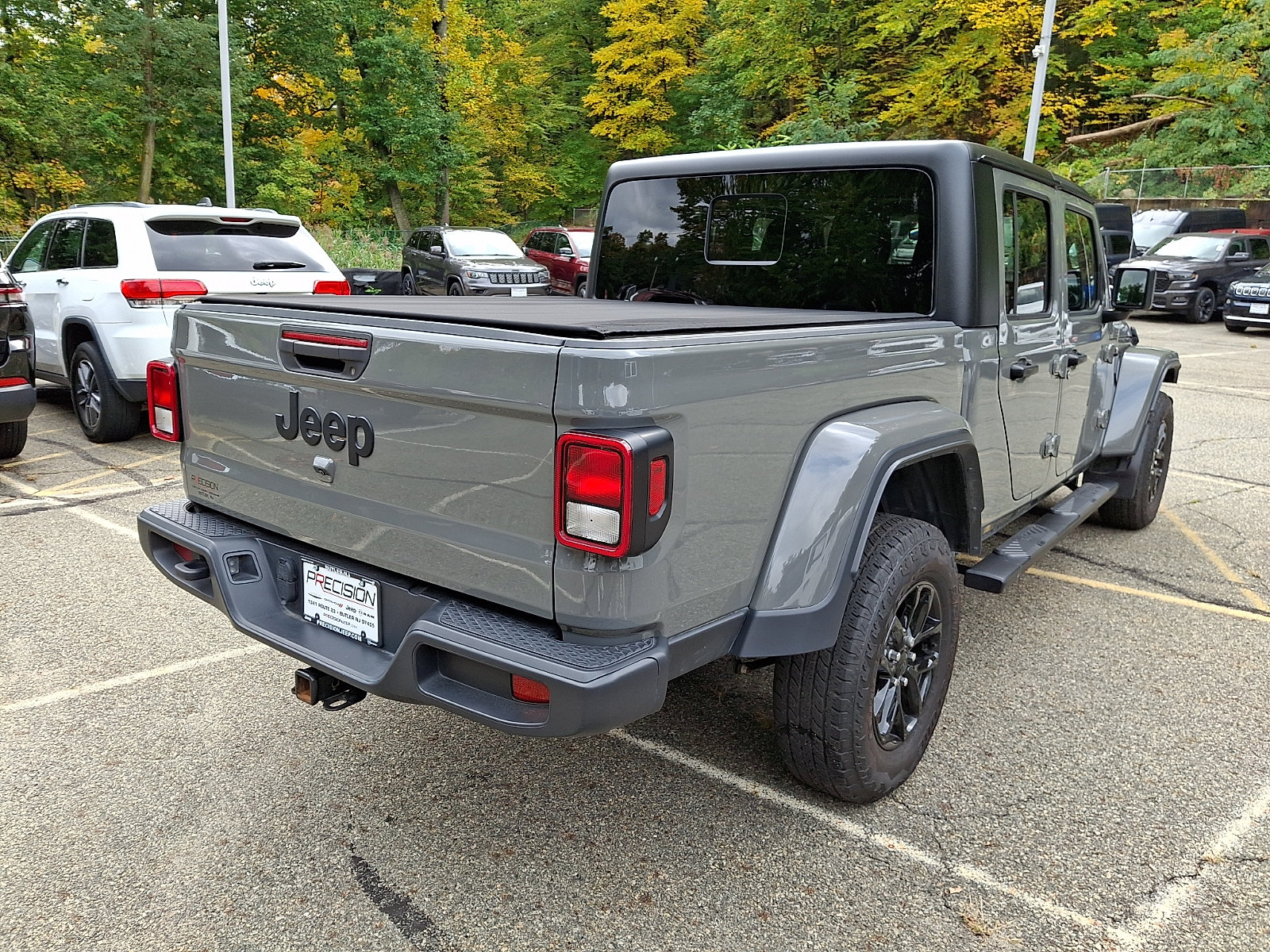 Certified 2023 Jeep Gladiator Sport AWD/4WD image 7