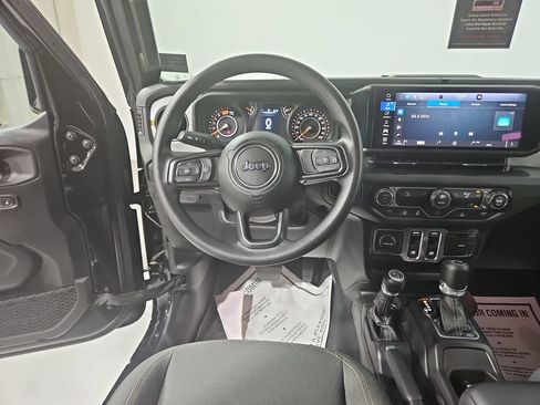 Used 2026 Jeep Wrangler Sport AWD/4WD image 13