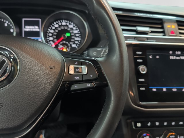 Used 2020 Volkswagen Tiguan SE FWD image 19