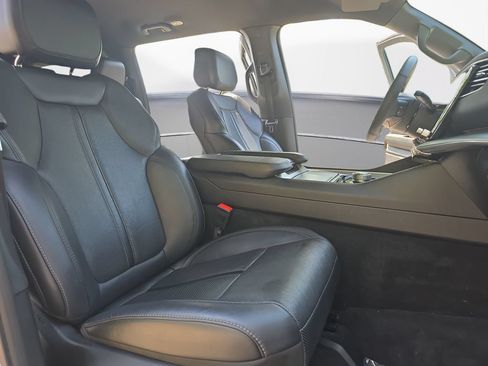 Certified 2025 Jeep Wagoneer Series II w/ 8-Passenger Seating Package AWD/4WD image 10