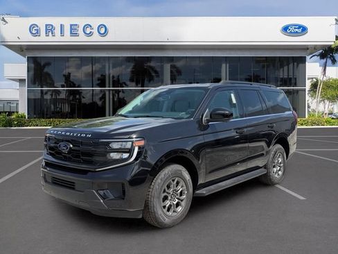 Used 2026 Ford Expedition Active RWD image 3