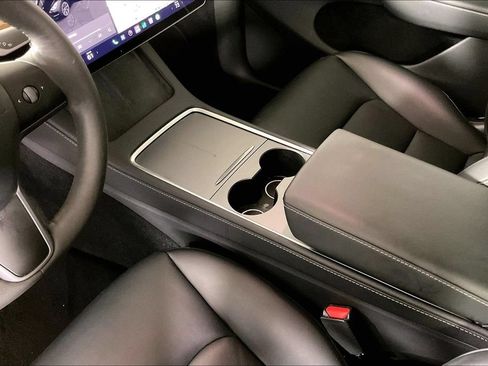 Used 2024 Tesla Model Y 2WD image 16