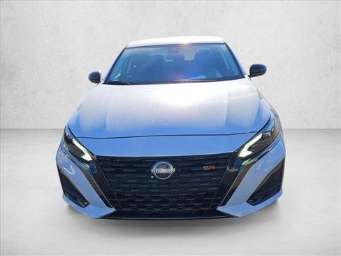 Used 2024 Nissan Altima 2.5 SR image 3