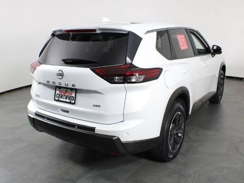 Certified 2025 Nissan Rogue SV AWD/4WD image 4