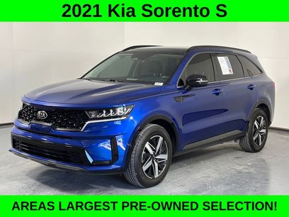 Used 2021 Kia Sorento S w/ Panoramic Sunroof Package