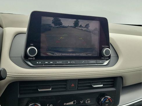Used 2025 Nissan Rogue SV FWD image 16