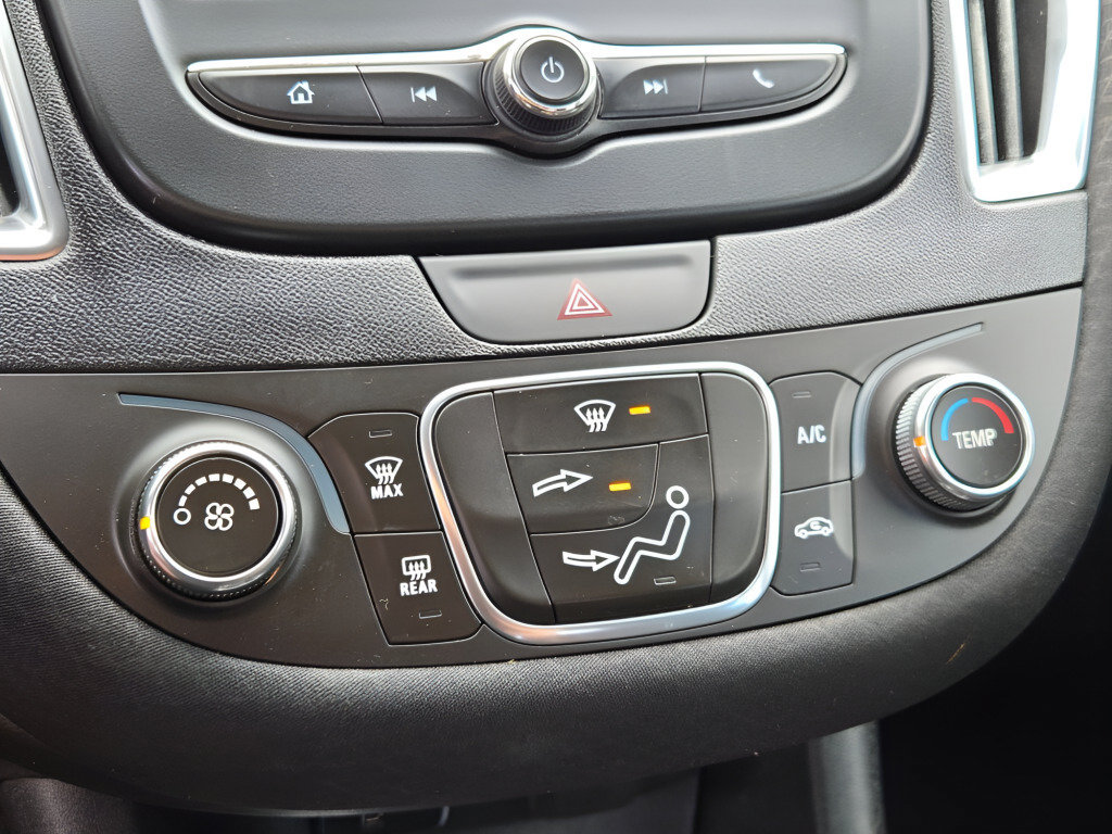 Used 2017 Chevrolet Malibu LT FWD image 31