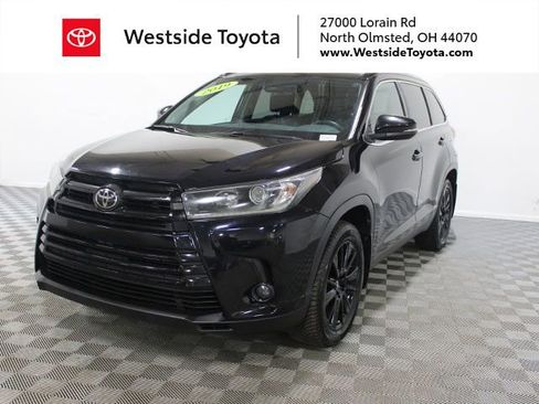 Used 2019 Toyota Highlander SE image 1