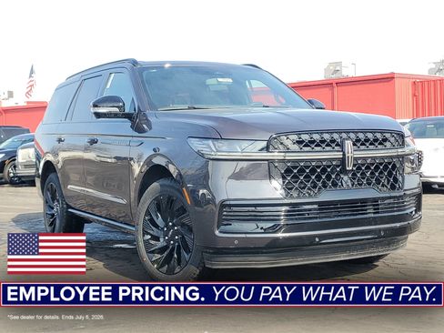 New 2026 Lincoln Navigator Reserve w/ Jet Appearance Package AWD/4WD image 1