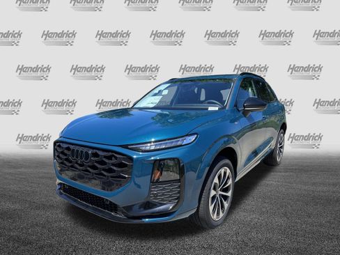 Used 2026 Audi Q3 quattro 2.0T w/ Driver Assistance Package AWD/4WD image 5