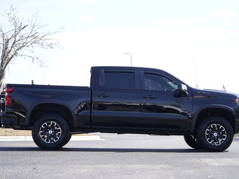 Used 2025 Chevrolet Silverado 1500 ZR2 w/ Technology Package image 9