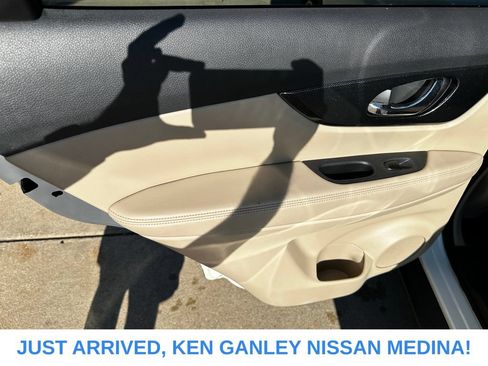 Used 2016 Nissan Rogue SL w/ SL Premium Package AWD/4WD image 17