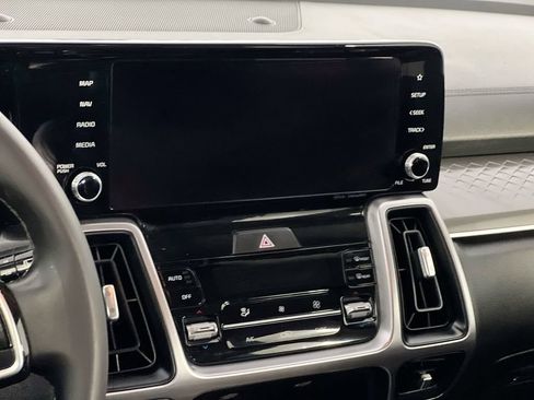 Used 2023 Kia Sorento S FWD image 25