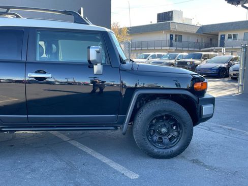 Used 2008 Toyota FJ Cruiser 4WD w/ Upgrade Pkg 2 image 4