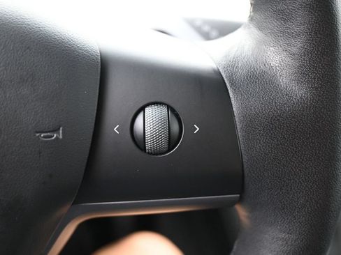 Used 2023 Tesla Model Y Long Range AWD/4WD image 27
