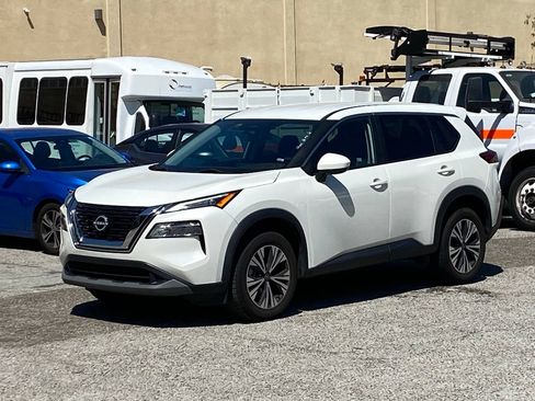 Certified 2023 Nissan Rogue SV FWD image 2
