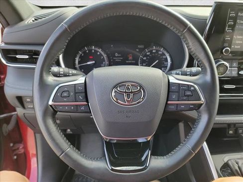 Used 2021 Toyota Highlander XSE AWD/4WD image 21